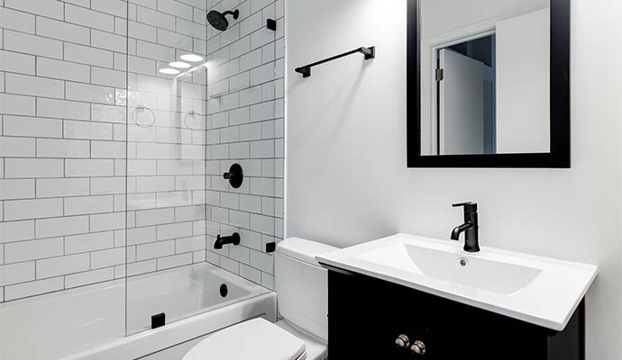 Neat and clean bathroom