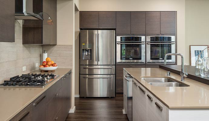 Neat and clean kitchen